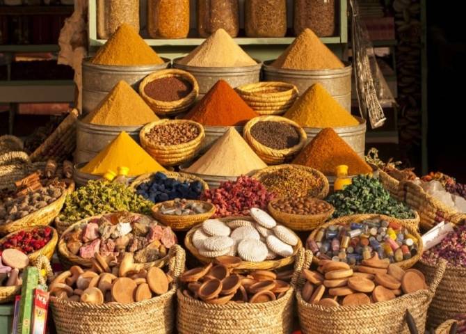 epices-dans-le-souk-de-marrakech